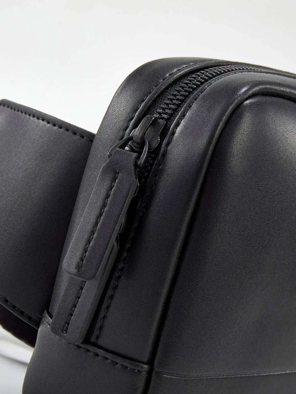 Nex Voyager Crossbody - Obsidian